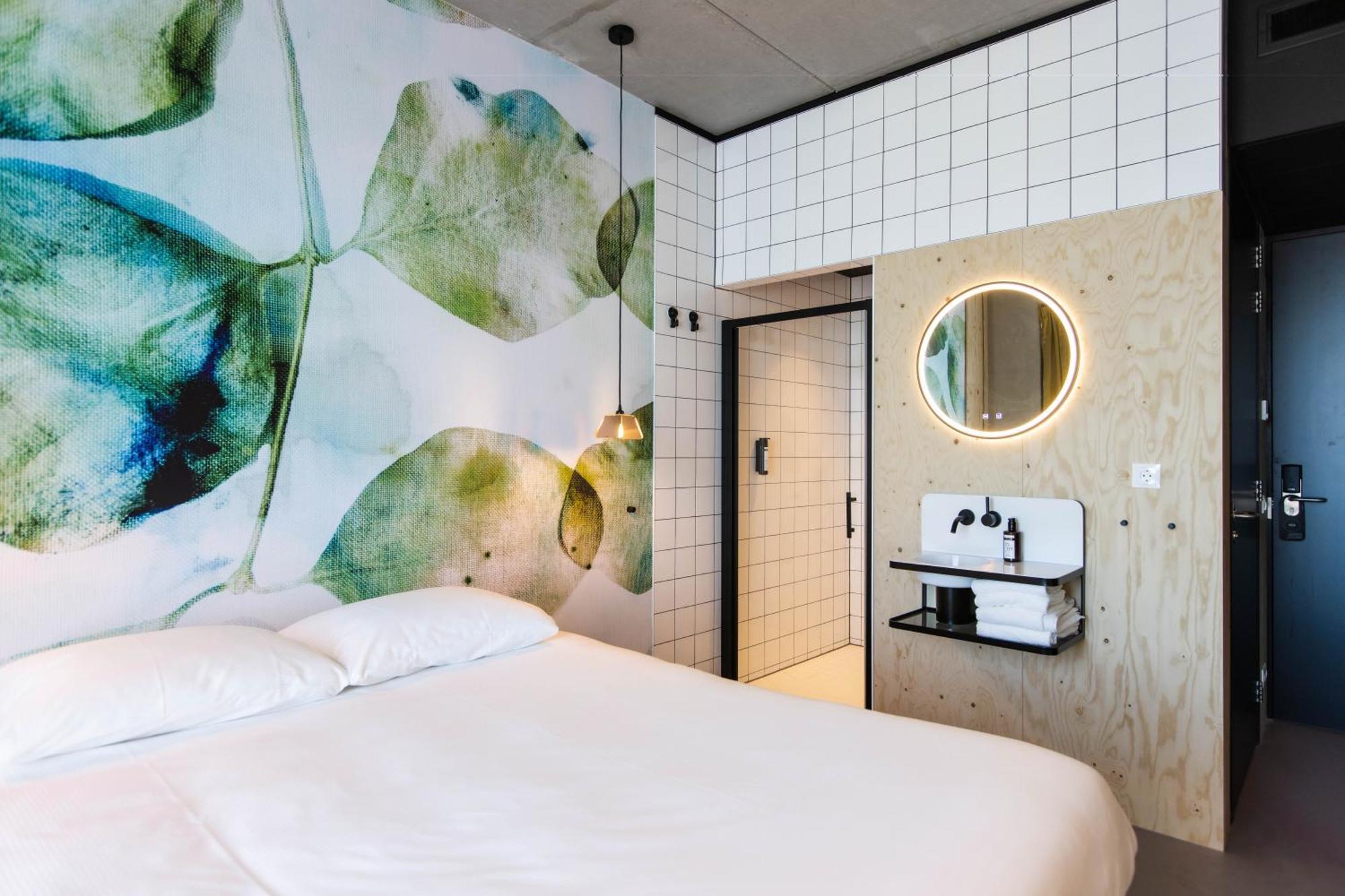 Moloko, Modern Designed Sleep & Shower Hotel In City Center, Digital Key By Sms Енсхеде Екстериор снимка